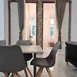 アパート Endor - 4 Bedrooms, 5 Bathrooms, 1 Livingroom With Kitchen ブダペスト