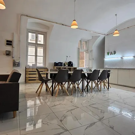 Apartment Endor - 4 Bedrooms, 5 Bathrooms, 1 Livingroom With Kitchen *