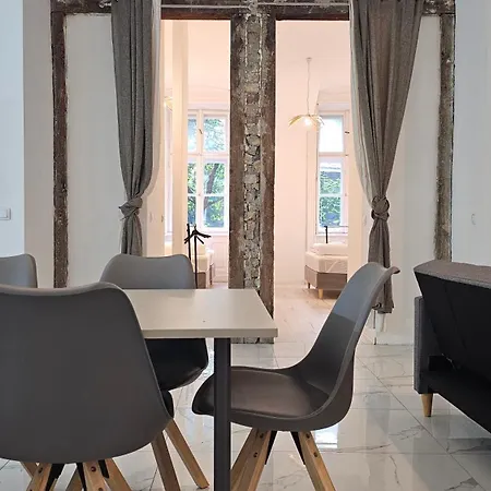 Apartmán Endor - 4 Bedrooms, 5 Bathrooms, 1 Livingroom With Kitchen Budapešť