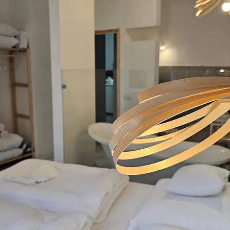 Endor - 4 Bedrooms, 5 Bathrooms, 1 Livingroom With Kitchen Budapešť