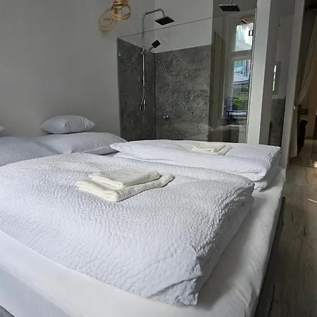 Apartmán Endor - 4 Bedrooms, 5 Bathrooms, 1 Livingroom With Kitchen Budapešť