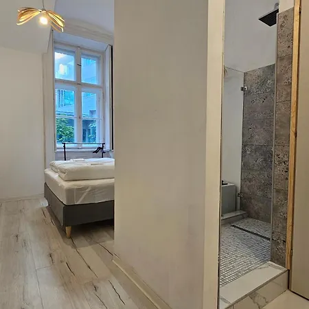 Endor - 4 Bedrooms, 5 Bathrooms, 1 Livingroom With Kitchen * Budapešť