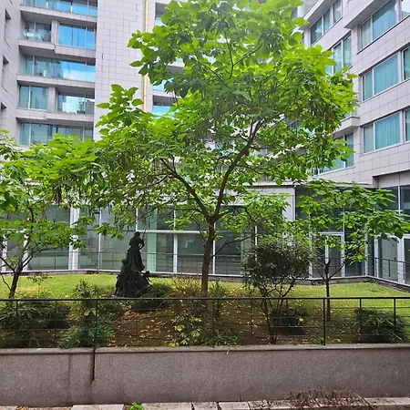 Endor - 4 Bedrooms, 5 Bathrooms, 1 Livingroom With Kitchen Apartment
